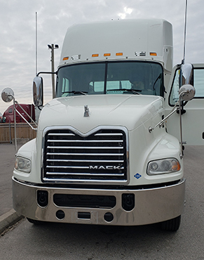 2. 2015 Mack Day cab CNG Front Photo
